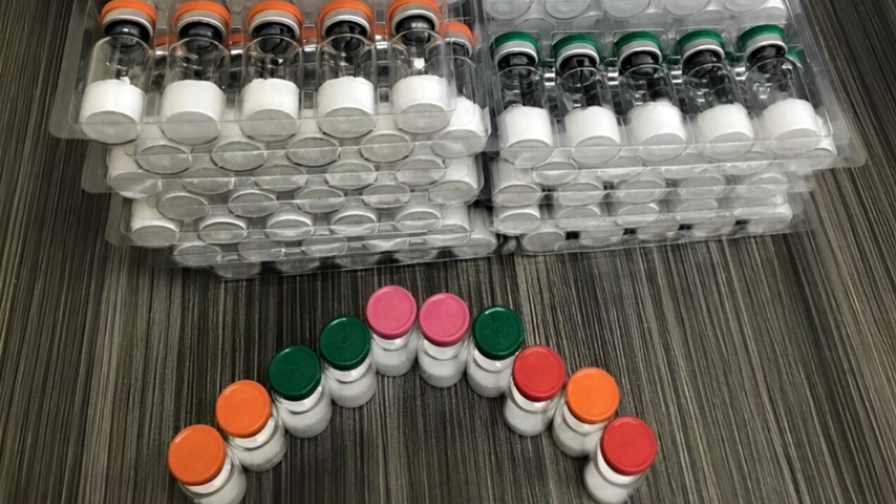 <strong>How do signal peptides promote skin health?</strong>